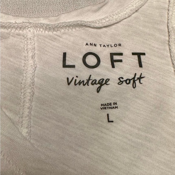 Ann Taylor Loft. White sleeveless tank top with multicolor pattern. Size L. - Picture 3 of 4